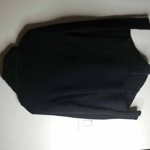 Chelsea & Theodore open front faux trimmed sweater sz small - Picture 6 of 8